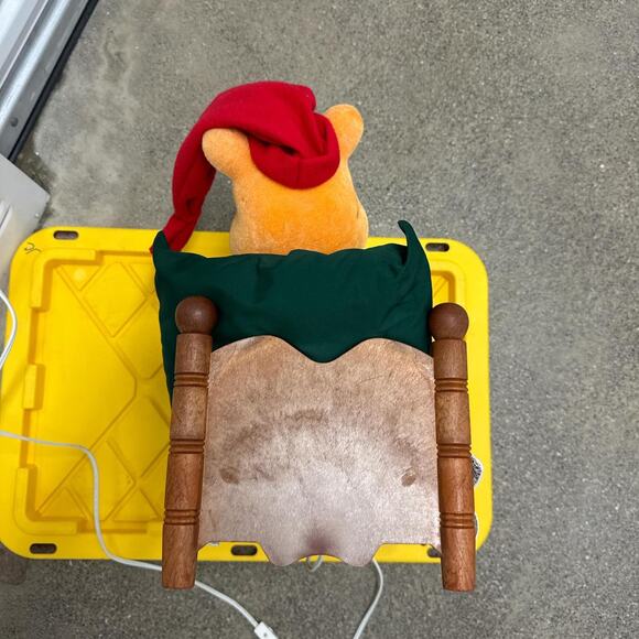 Vintage Disney Christmas Winnie The Pooh in Bed Animated *Sings - Picture 5 of 6